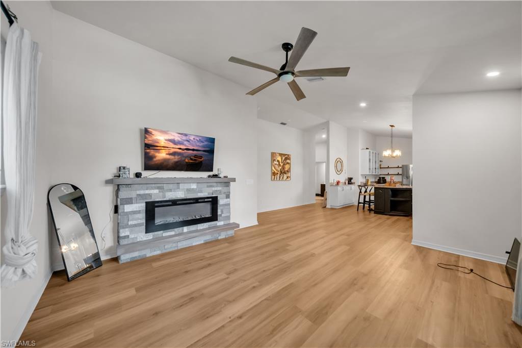 LAKESIDE - Residential