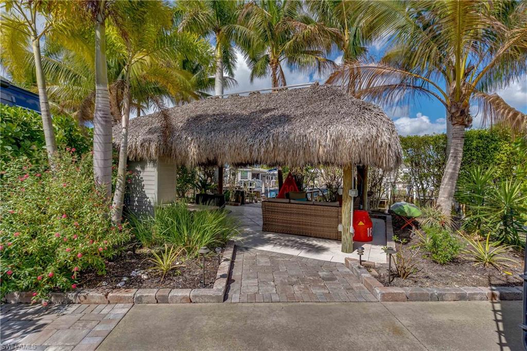 NAPLES MOTORCOACH RESORT - Land