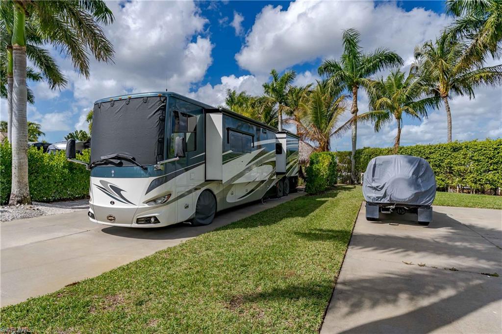 NAPLES MOTORCOACH RESORT - Land