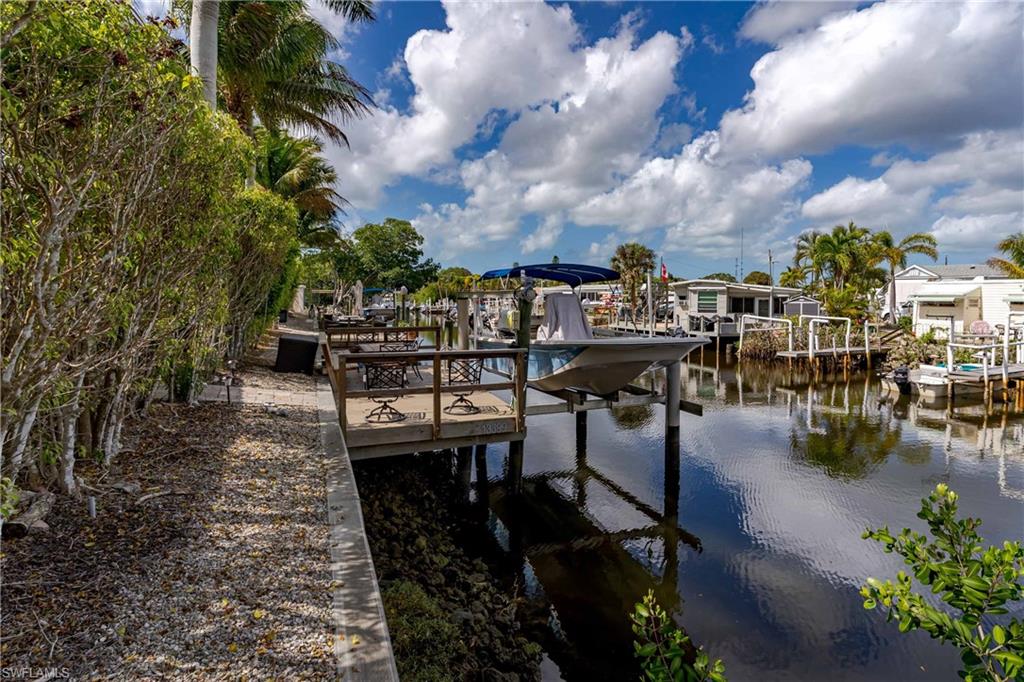 NAPLES MOTORCOACH RESORT - Land