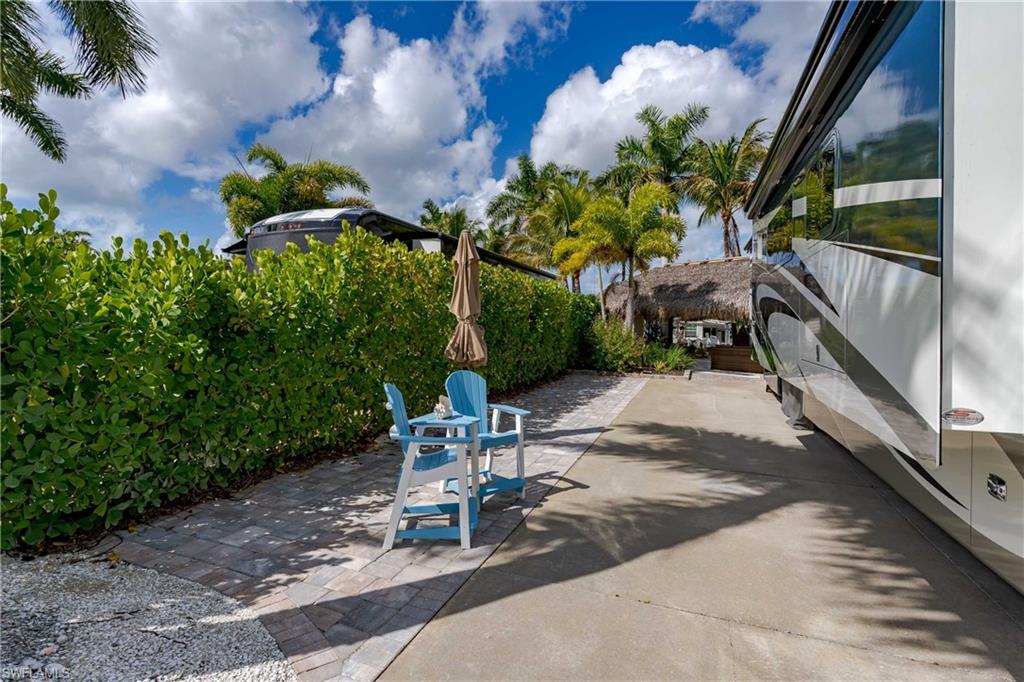 NAPLES MOTORCOACH RESORT - Land