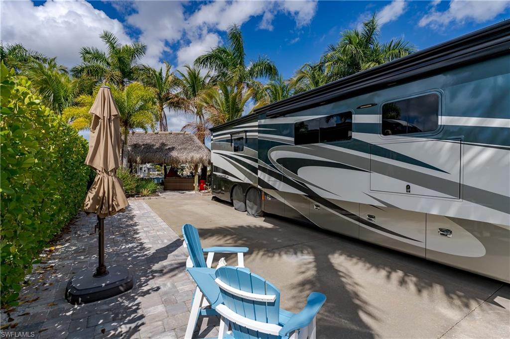 NAPLES MOTORCOACH RESORT - Land