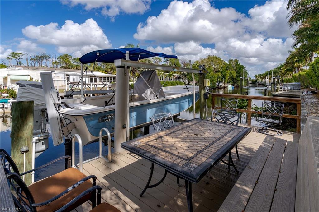 NAPLES MOTORCOACH RESORT - Land