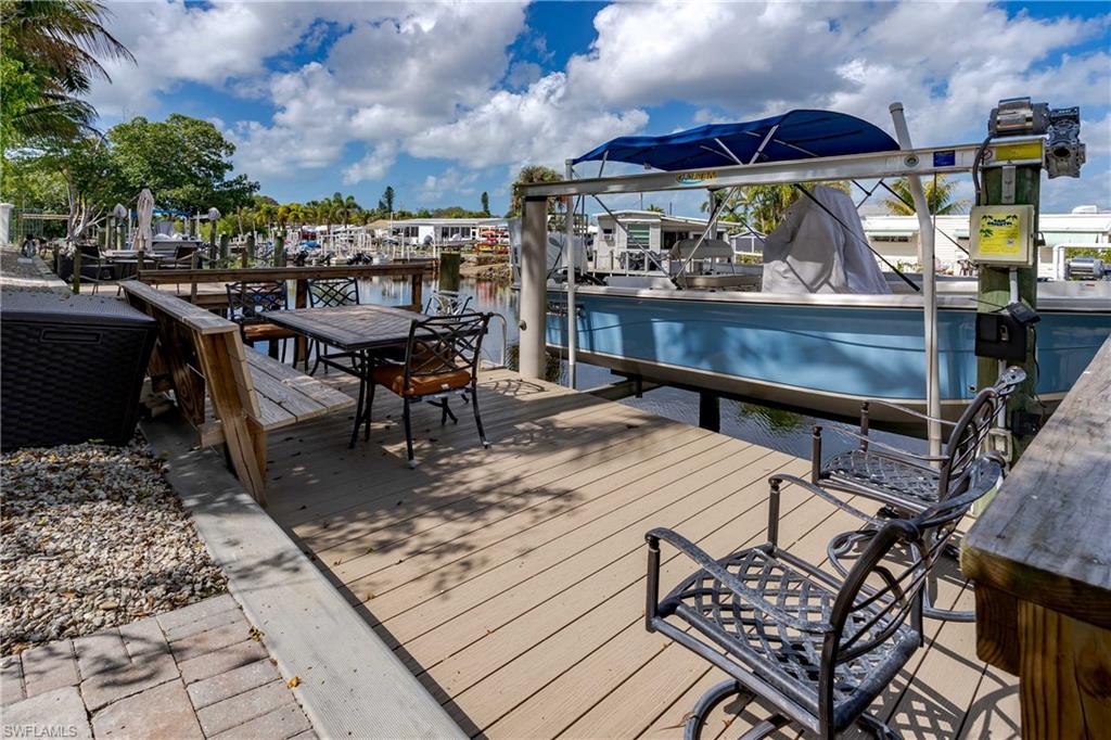 NAPLES MOTORCOACH RESORT - Land