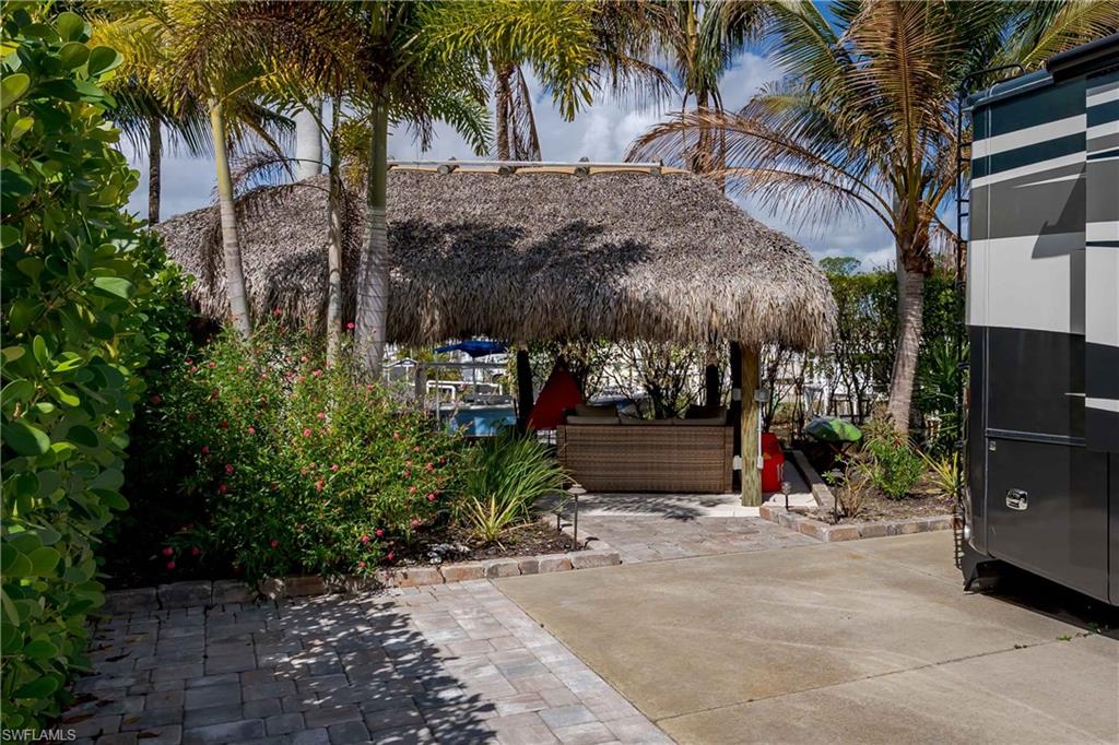 NAPLES MOTORCOACH RESORT - Land