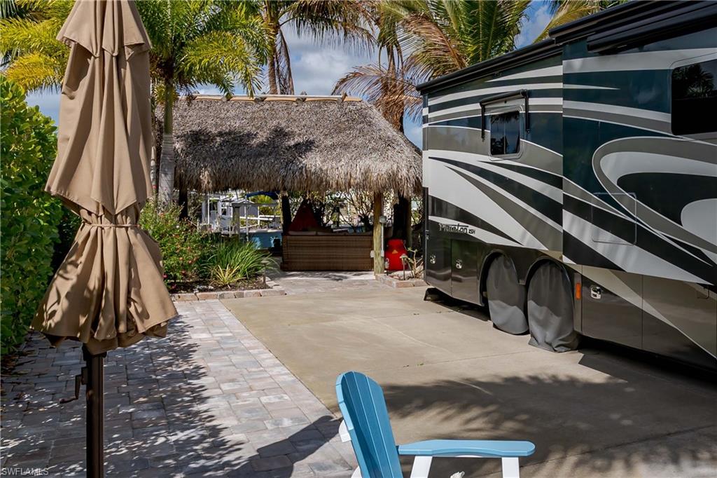 NAPLES MOTORCOACH RESORT - Land
