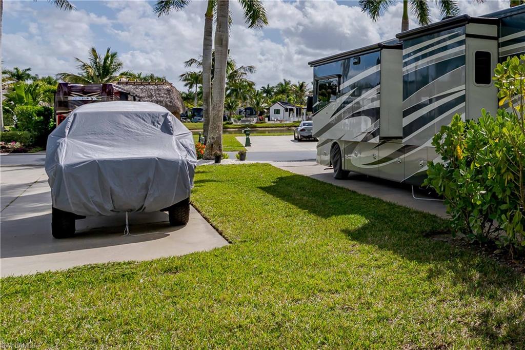 NAPLES MOTORCOACH RESORT - Land