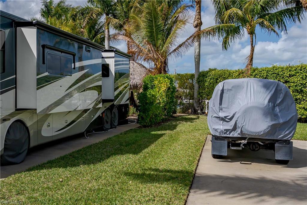 NAPLES MOTORCOACH RESORT - Land