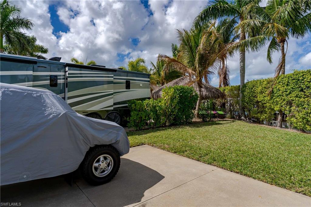 NAPLES MOTORCOACH RESORT - Land