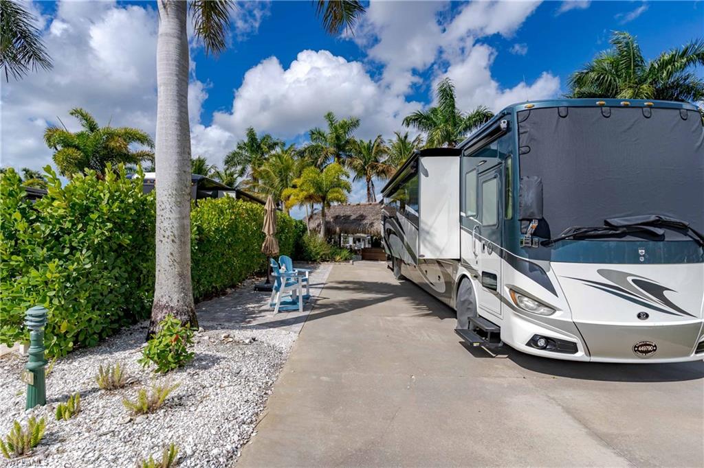 NAPLES MOTORCOACH RESORT - Land