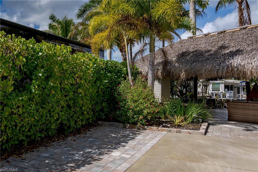 NAPLES MOTORCOACH RESORT - Land