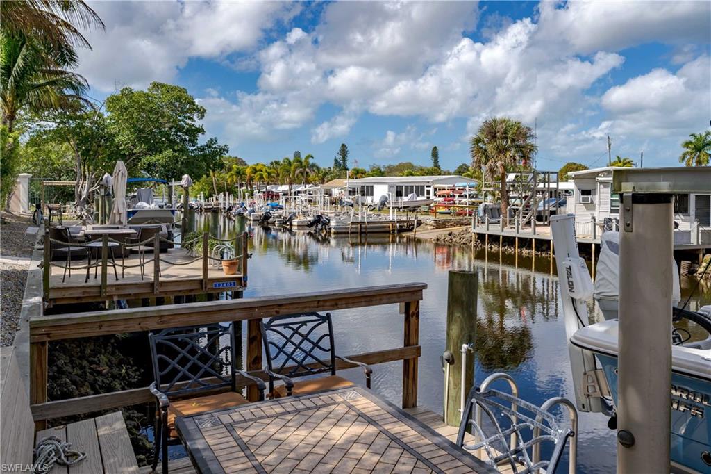 NAPLES MOTORCOACH RESORT - Land