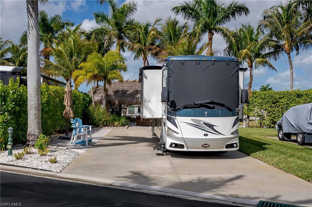 NAPLES MOTORCOACH RESORT - Land