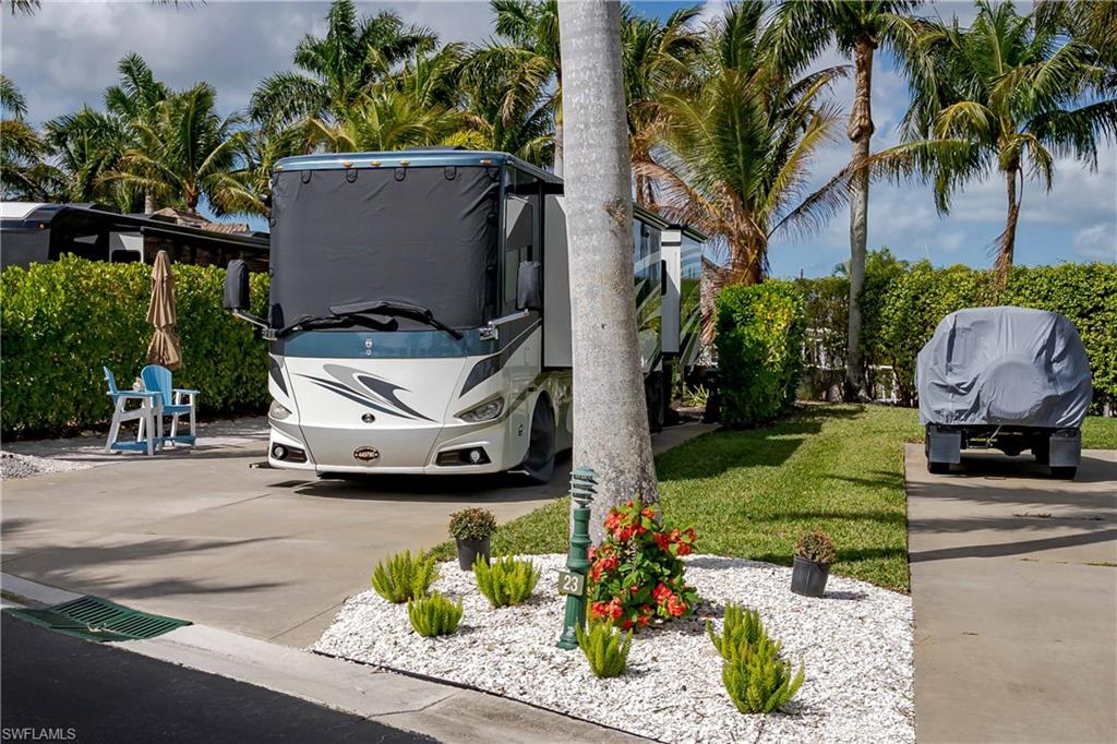 NAPLES MOTORCOACH RESORT - Land