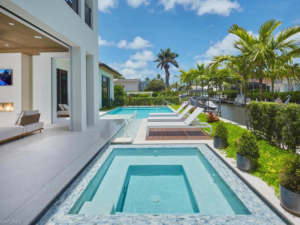 AQUALANE SHORES - Residential