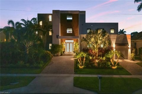724 Plantation CT MARCO ISLAND FL 34145