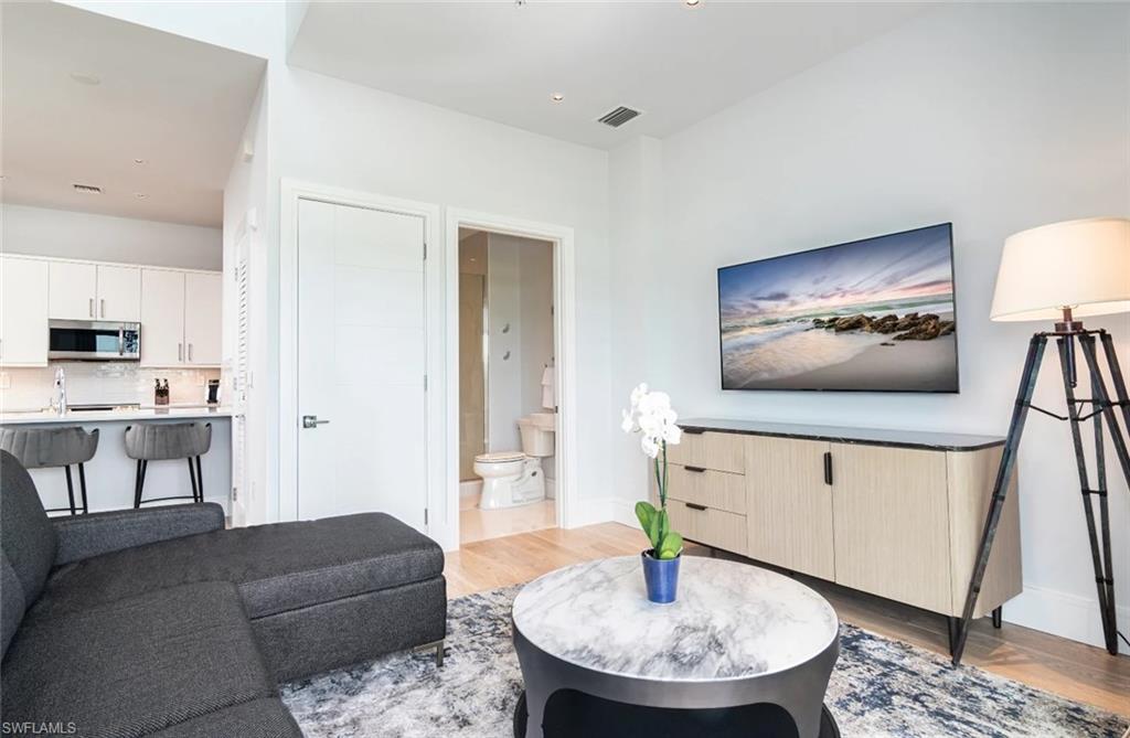 SOCE FLATS - Residential Lease