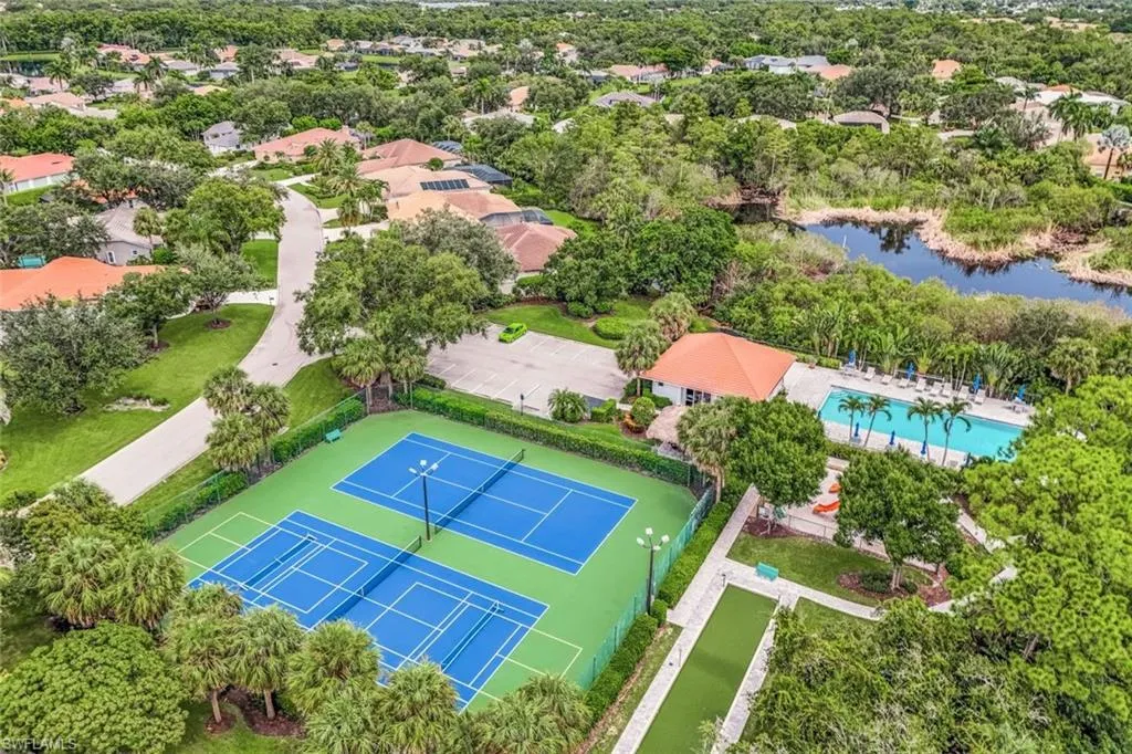 Bonita Springs, Florida 34135, United States, 4 Bedrooms Bedrooms, ,2 BathroomsBathrooms,Residential,Contingent,41680