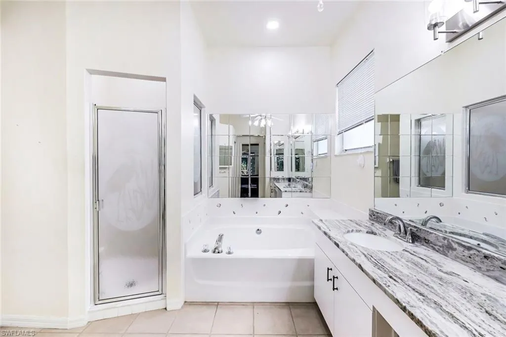 Bonita Springs, Florida 34135, United States, 4 Bedrooms Bedrooms, ,2 BathroomsBathrooms,Residential,Contingent,41680