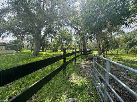 A home in BOKEELIA