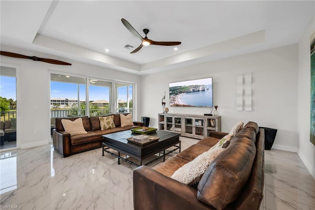 257 Indies DR E 202