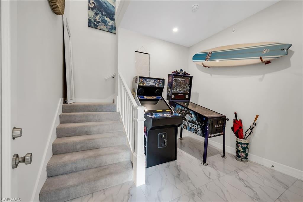 257 Indies DR E 202