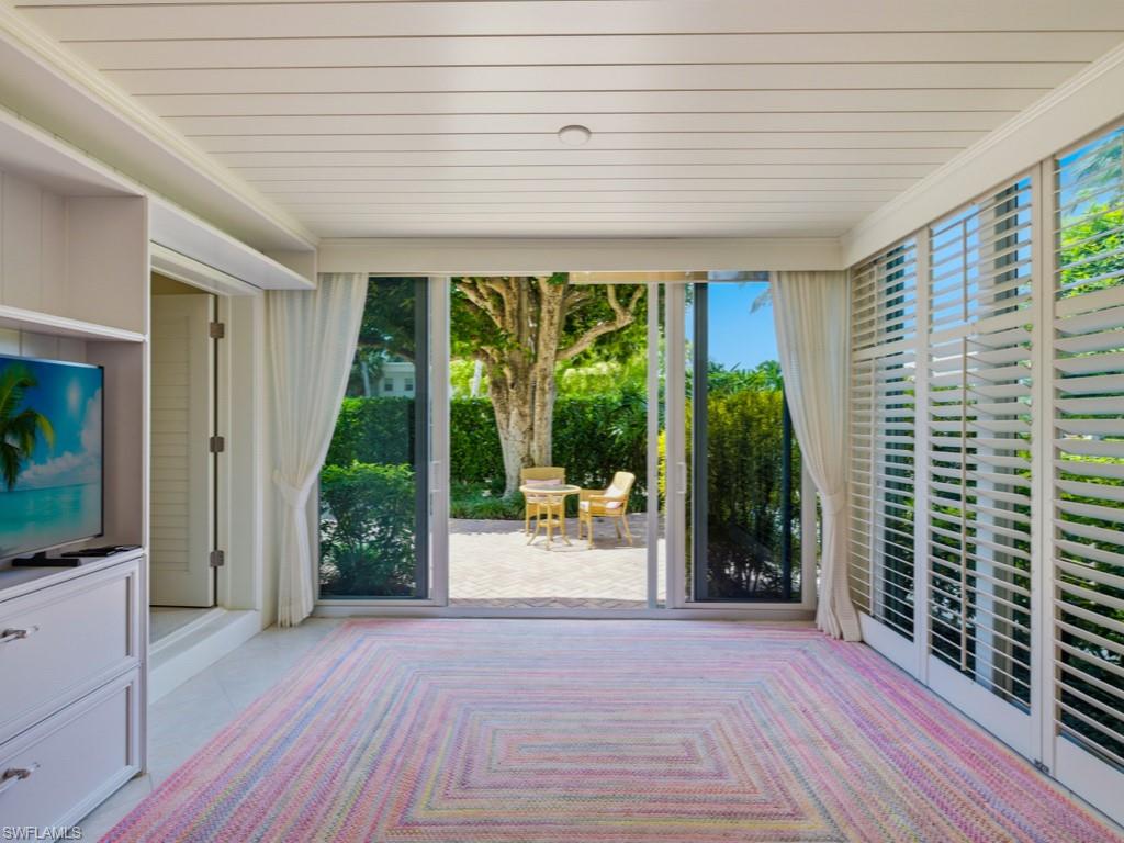 MANOR APTS - Residential