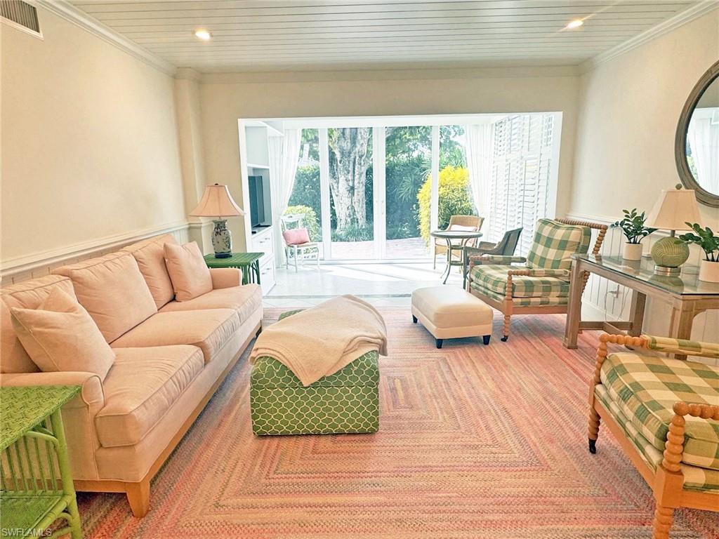 211 3rd AVE S 211