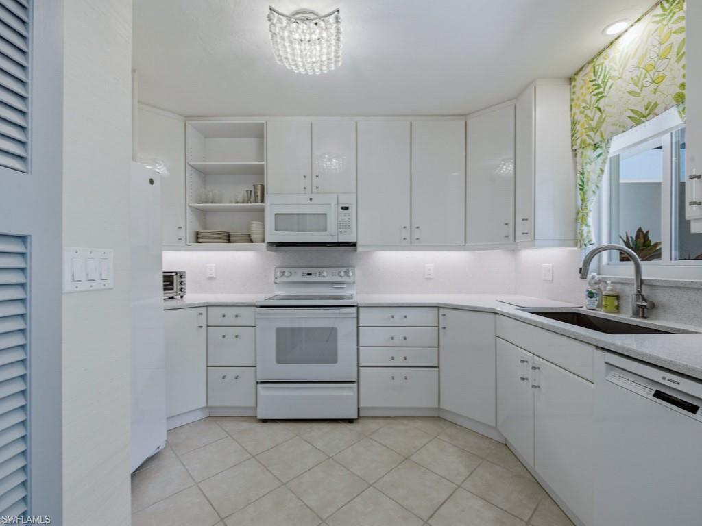 MANOR APTS - Residential