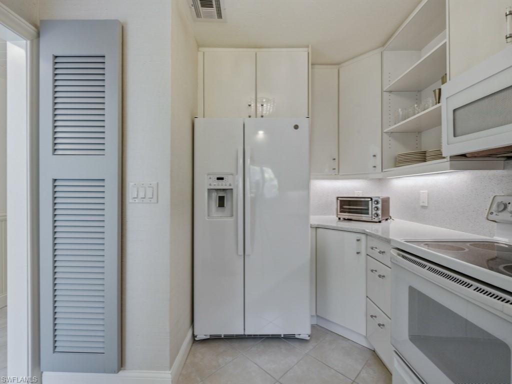 MANOR APTS - Residential