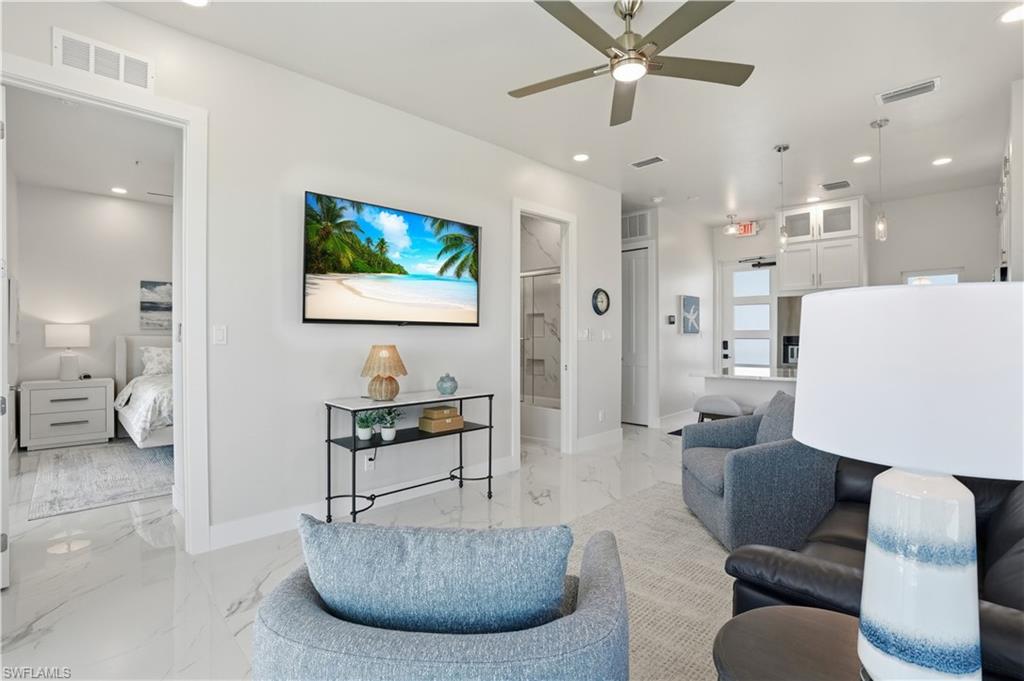 ISLAND SHORES - Residential