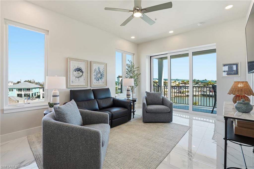 ISLAND SHORES - Residential