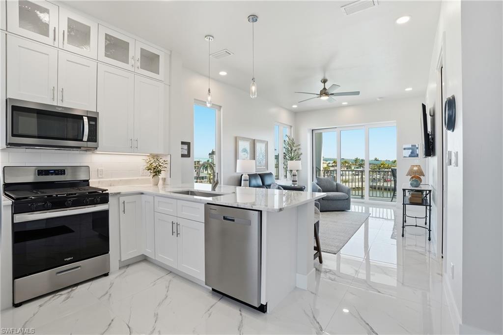 ISLAND SHORES - Residential