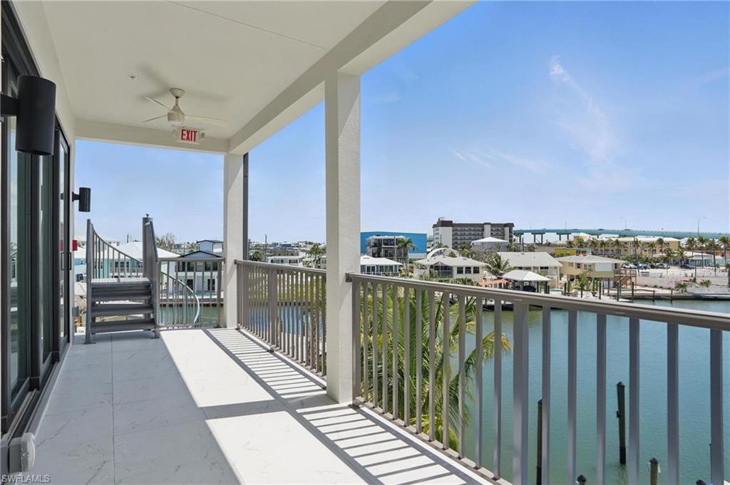 ISLAND SHORES - Residential