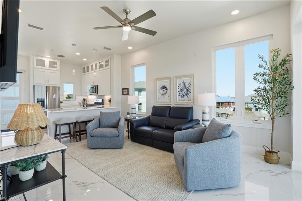 ISLAND SHORES - Residential