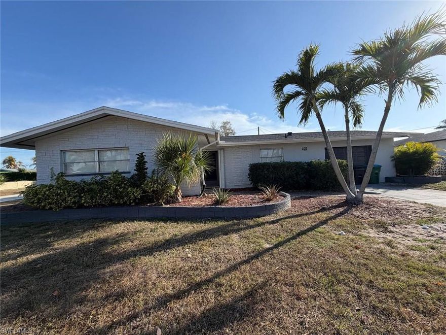 This corner lot home, with 3 bedrooms/ 2 baths, gives you the spaces that you need, in SE Cape Coral, close to the amenities, retaurants, banks, shopping centers, shools and medical centers. Plus, it's conveniently located near the downtown of Cape Coral,and Fort Myers and a few minutes from the beautifuls beaches of Sanibel, Captiva, and Fort Myers Beach. It's the oportunity you were looking for the live while you continue on your journey toward buying your ideal home. No second thoughts!