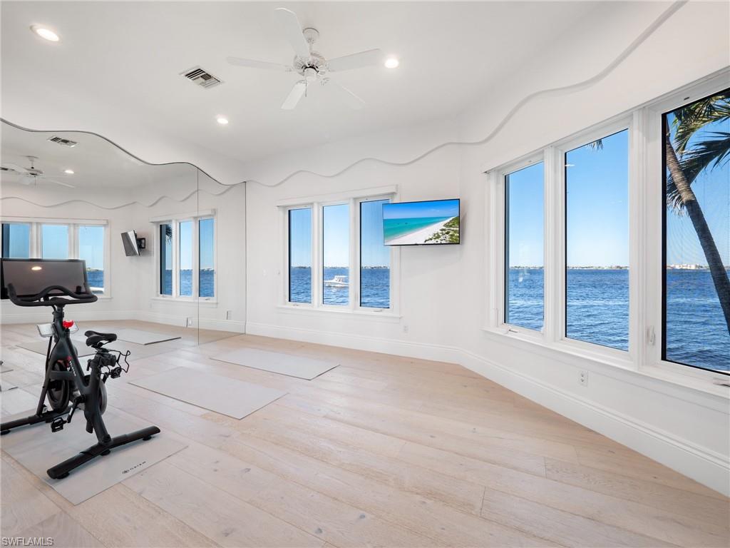 TOWN AND RIVER - Residential