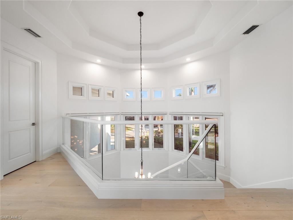 TOWN AND RIVER - Residential