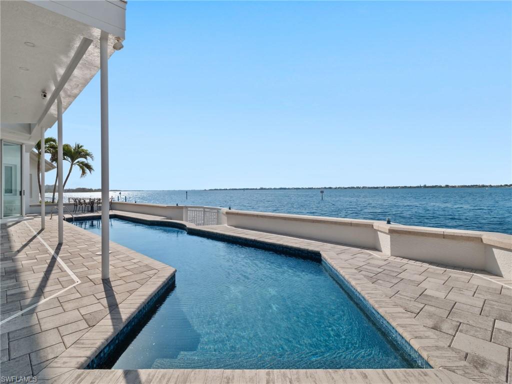 TOWN AND RIVER - Residential