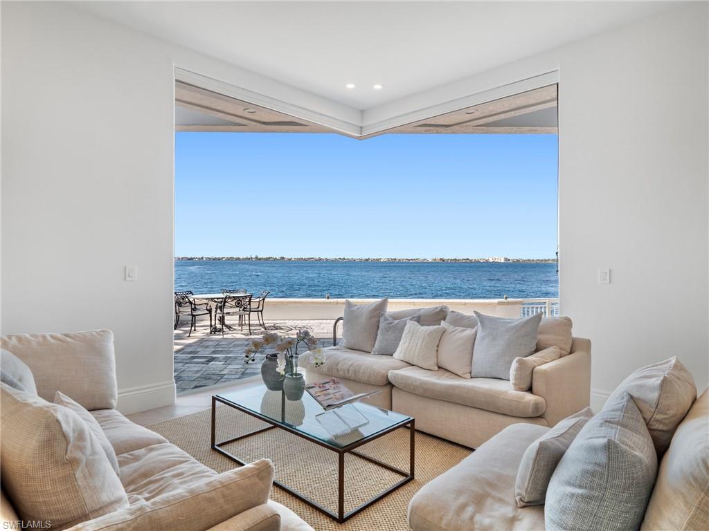 TOWN AND RIVER - Residential