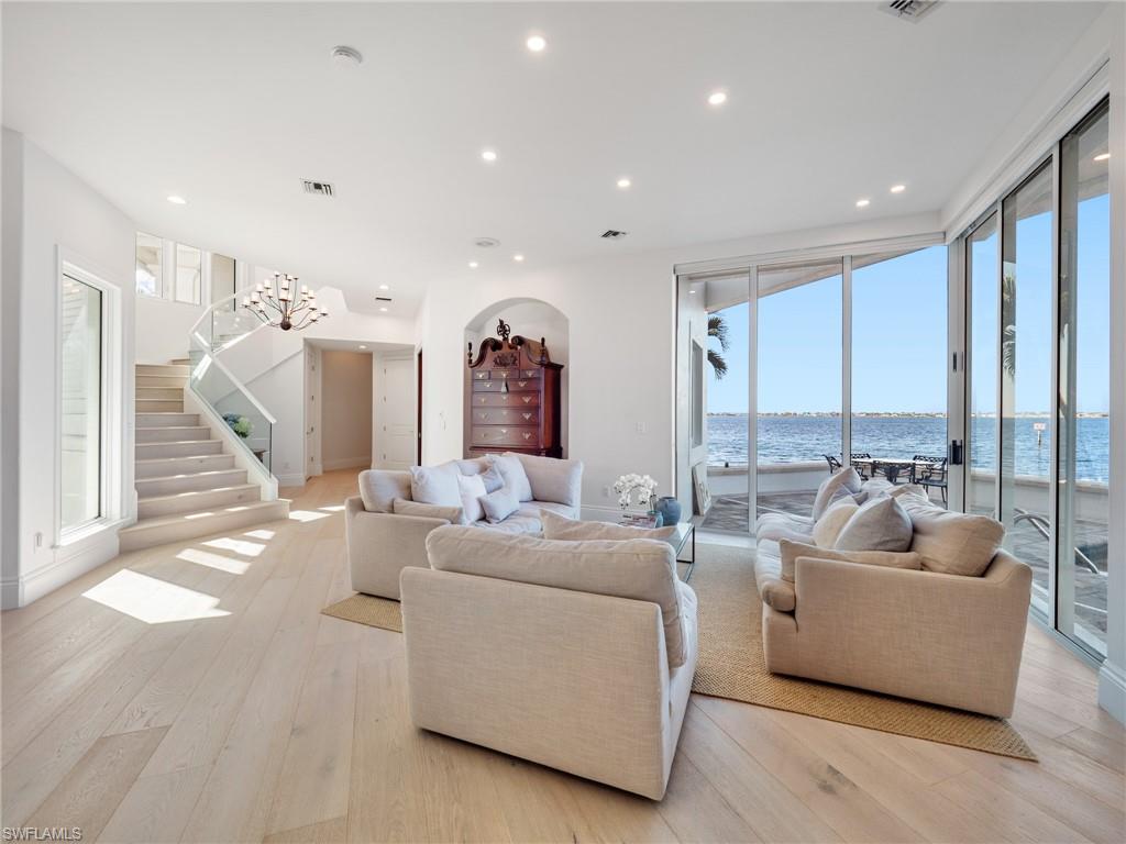 TOWN AND RIVER - Residential