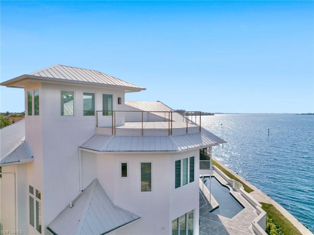 TOWN AND RIVER - Residential