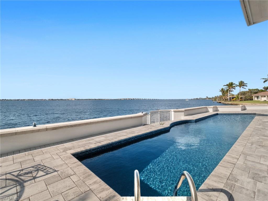 TOWN AND RIVER - Residential