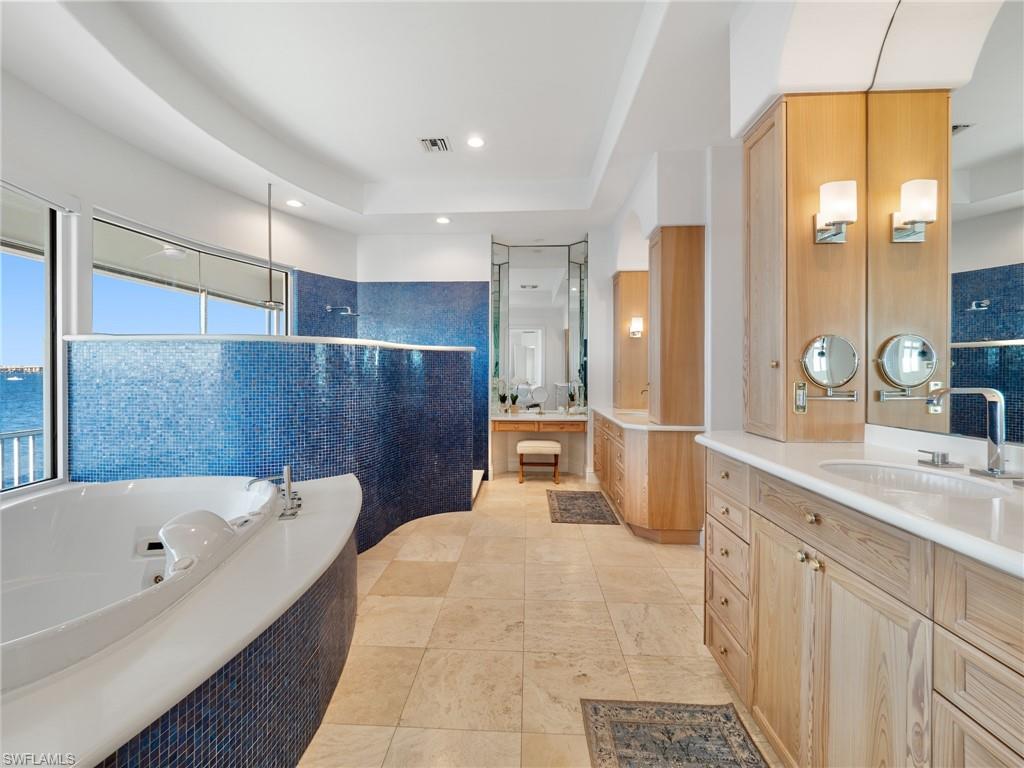 TOWN AND RIVER - Residential