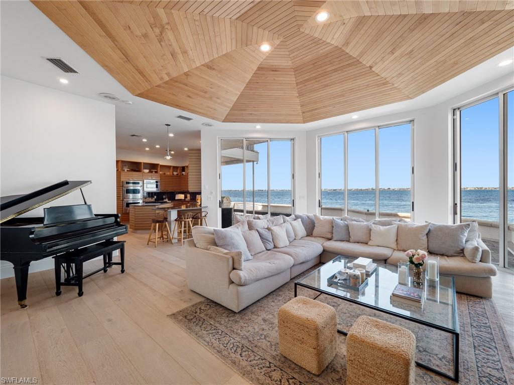 TOWN AND RIVER - Residential