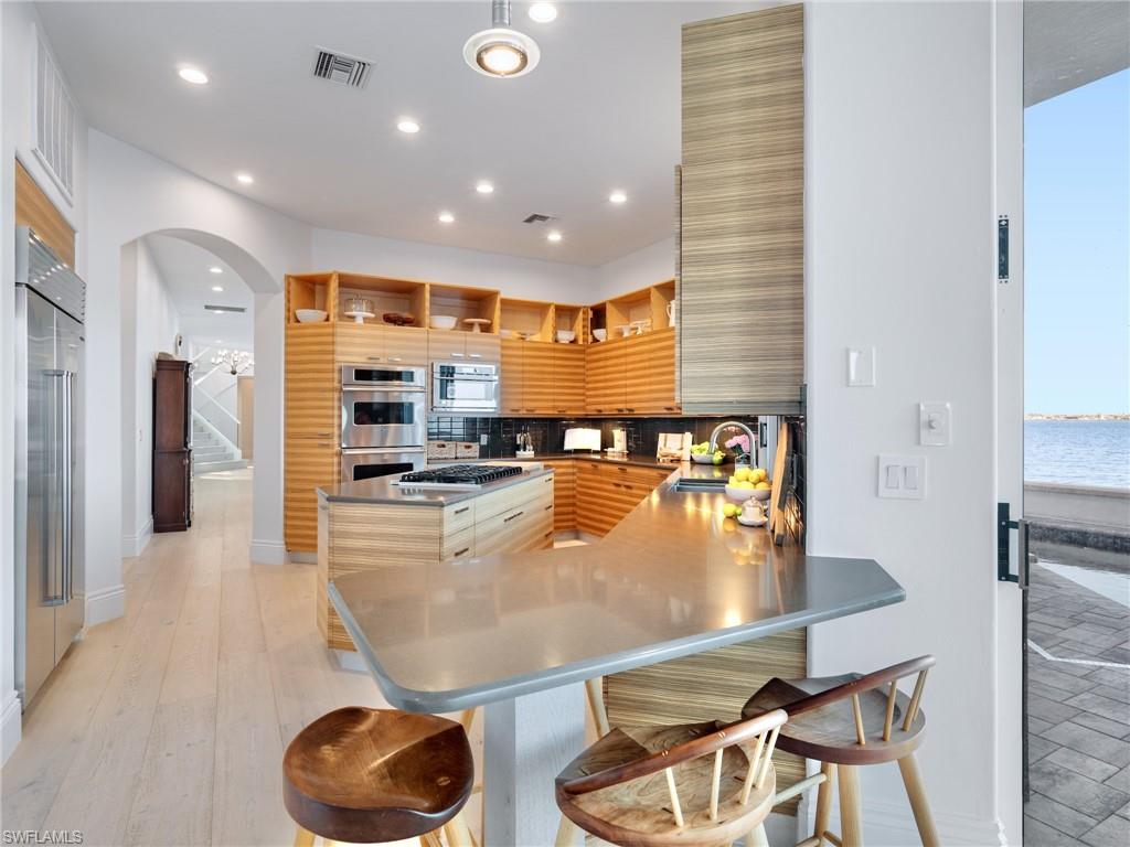 TOWN AND RIVER - Residential