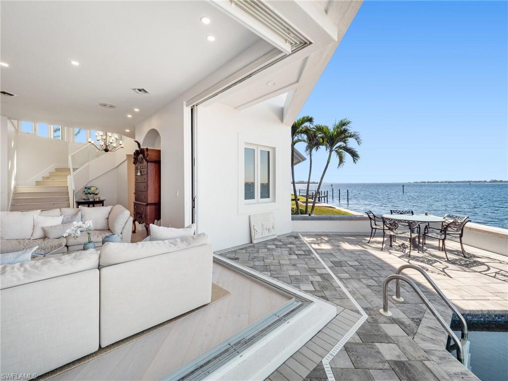 TOWN AND RIVER - Residential