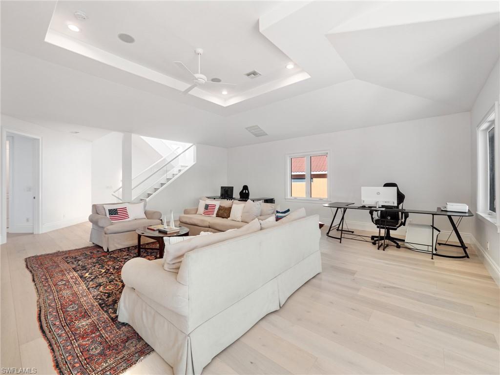 TOWN AND RIVER - Residential