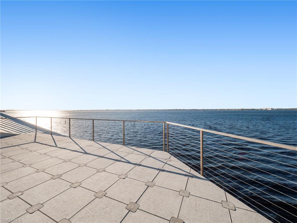 TOWN AND RIVER - Residential