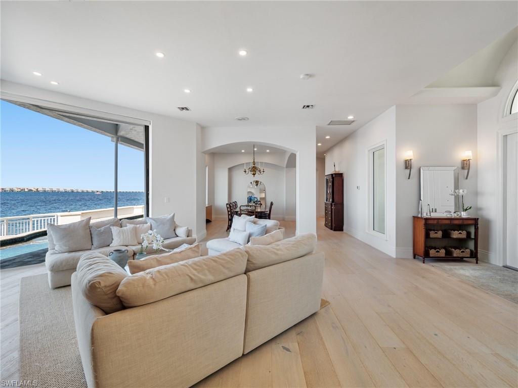 TOWN AND RIVER - Residential